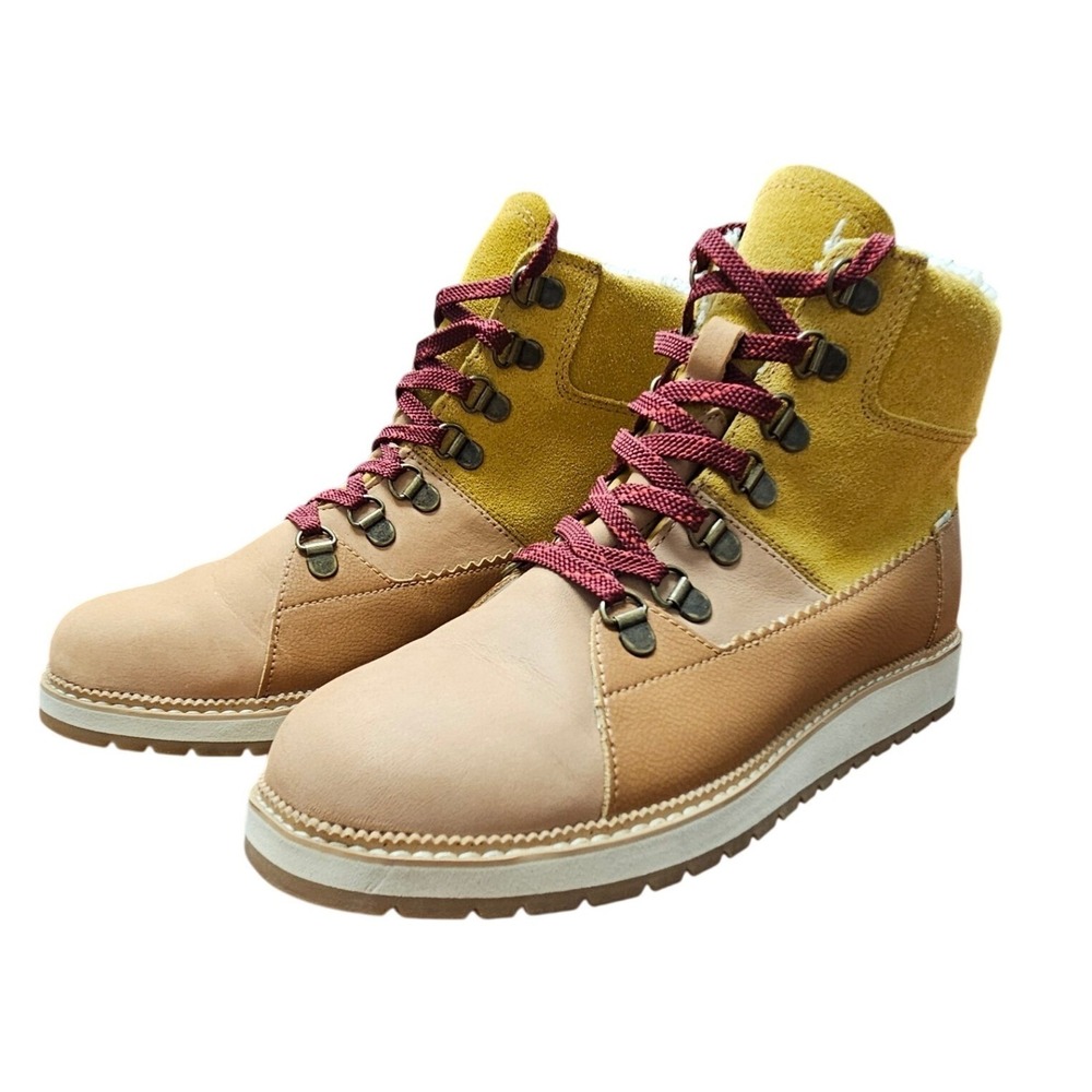 TOMS Mesa Boots Womens 7.5 Tan Yellow Faux Fur Lined Hiking Suede Gorpcore Cozy